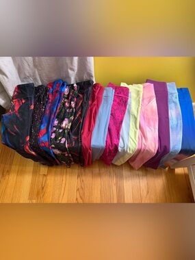 Girls Bundle of 13 Colorful Leggings - All in Motion and Old Navy Active, size M